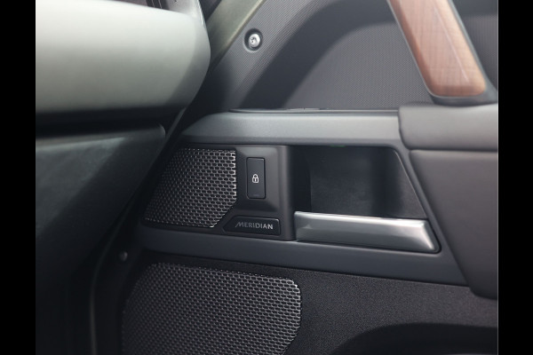 Land Rover Defender P400e X | Pano - Trekhaak - Meridian