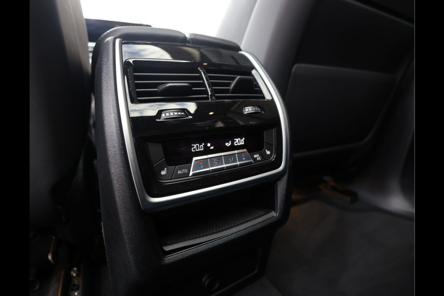 BMW X5 45e xDrive | SkyLounge - Trekhaak - B&W