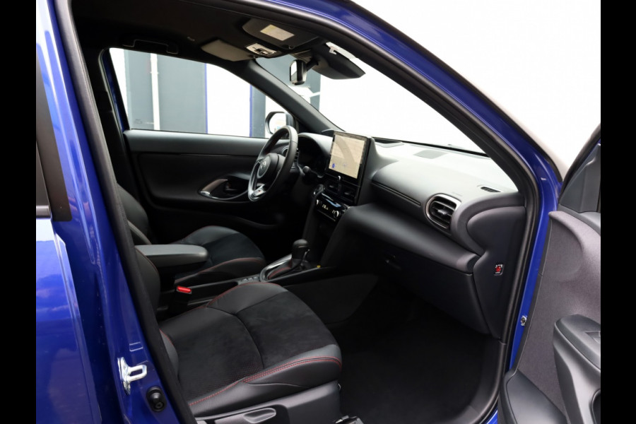 Toyota Yaris Cross 1.5 Hyb 130 GR SPORT | Head Up | Leder/Alcantara | Dodehoek