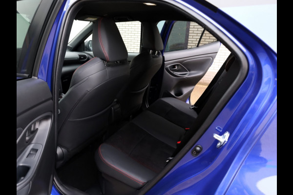 Toyota Yaris Cross 1.5 Hyb 130 GR SPORT | Head Up | Leder/Alcantara | Dodehoek