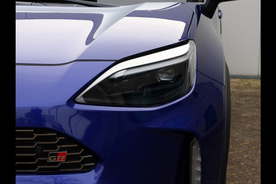 Toyota Yaris Cross 1.5 Hyb 130 GR SPORT | Head Up | Leder/Alcantara | Dodehoek