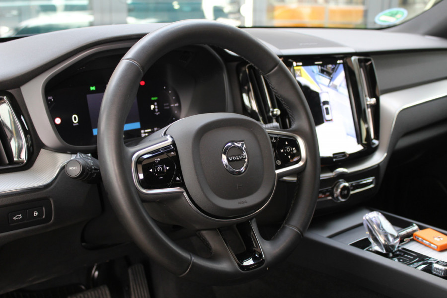 Volvo XC60 2.0 T8 Plug-in hybrid AWD Plus Black Edition Elek. Trekhaak | 360 Camera | Panorama dak | Getint glas