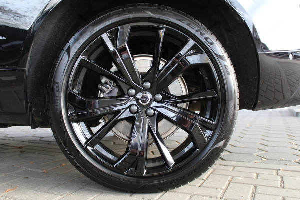 Volvo XC60 2.0 T8 Plug-in hybrid AWD Plus Black Edition Elek. Trekhaak | 360 Camera | Panorama dak | Getint glas