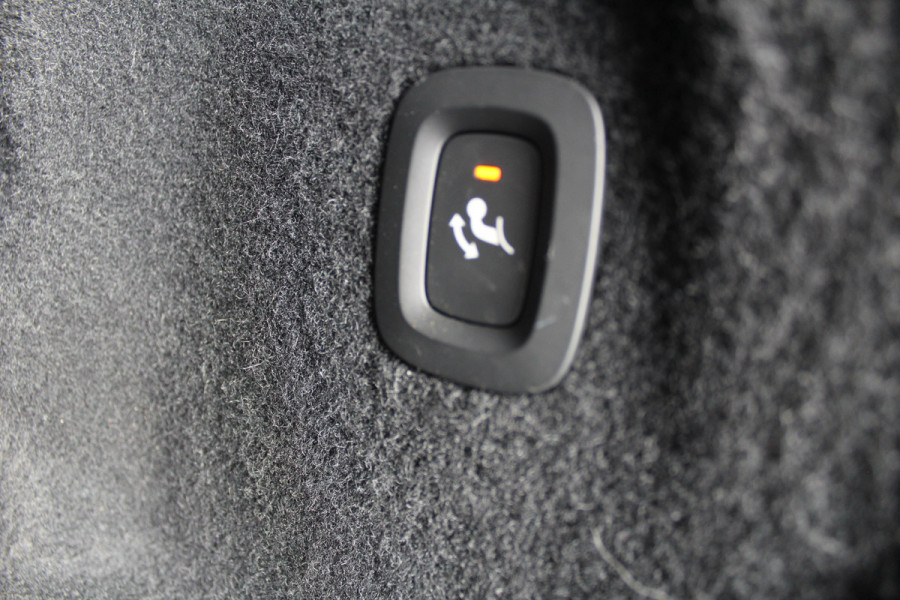 Volvo XC60 2.0 T8 Plug-in hybrid AWD Plus Black Edition Elek. Trekhaak | 360 Camera | Panorama dak | Getint glas