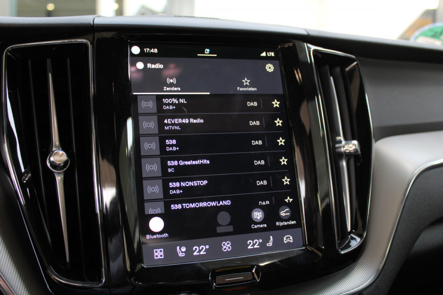 Volvo XC60 2.0 T8 Plug-in hybrid AWD Plus Black Edition Elek. Trekhaak | 360 Camera | Panorama dak | Getint glas