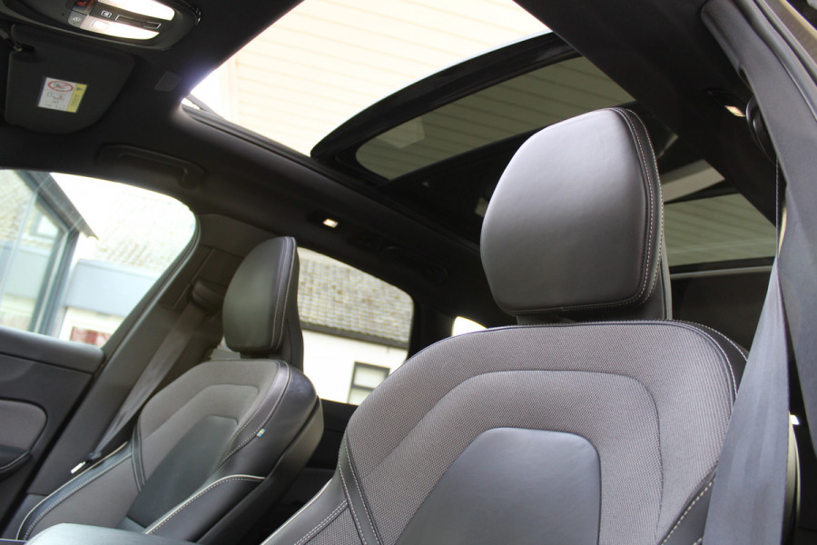 Volvo XC60 2.0 T8 Plug-in hybrid AWD Plus Black Edition Elek. Trekhaak | 360 Camera | Panorama dak | Getint glas