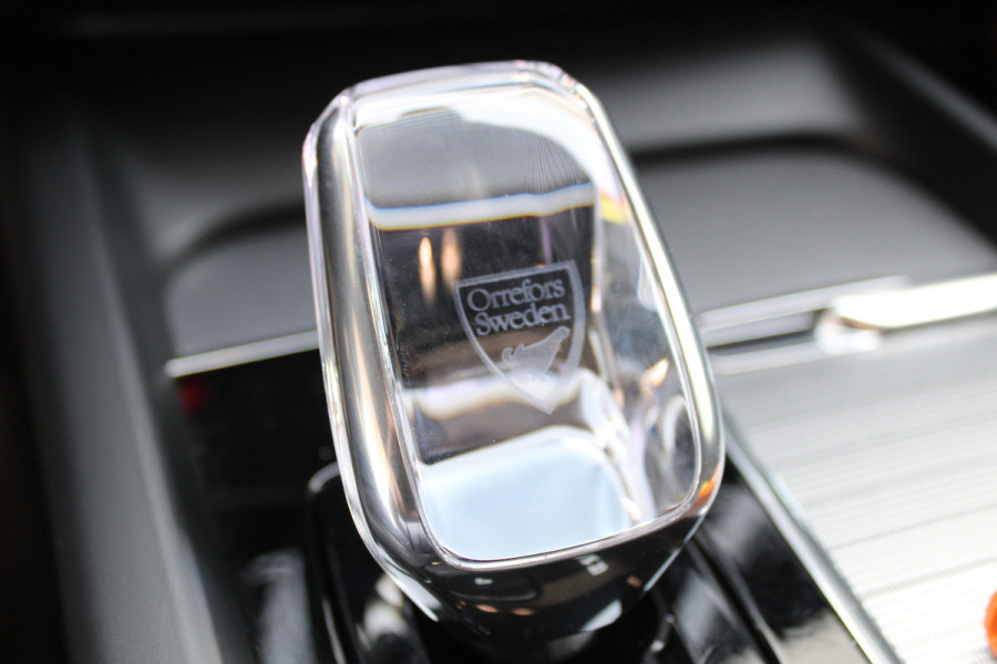 Volvo XC60 2.0 T8 Plug-in hybrid AWD Plus Black Edition Elek. Trekhaak | 360 Camera | Panorama dak | Getint glas