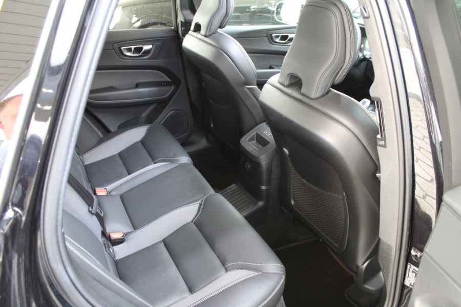 Volvo XC60 2.0 T8 Plug-in hybrid AWD Plus Black Edition Elek. Trekhaak | 360 Camera | Panorama dak | Getint glas