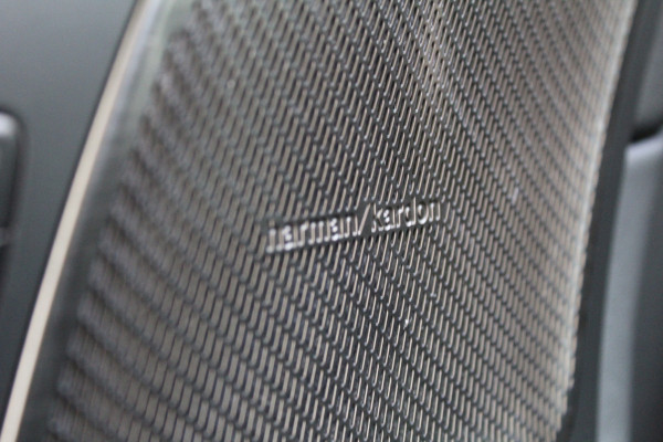 Volvo XC60 2.0 T8 Plug-in hybrid AWD Plus Black Edition Elek. Trekhaak | 360 Camera | Panorama dak | Getint glas