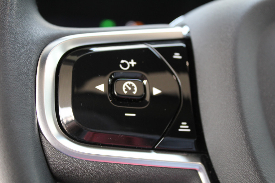 Volvo XC60 2.0 T8 Plug-in hybrid AWD Plus Black Edition Elek. Trekhaak | 360 Camera | Panorama dak | Getint glas