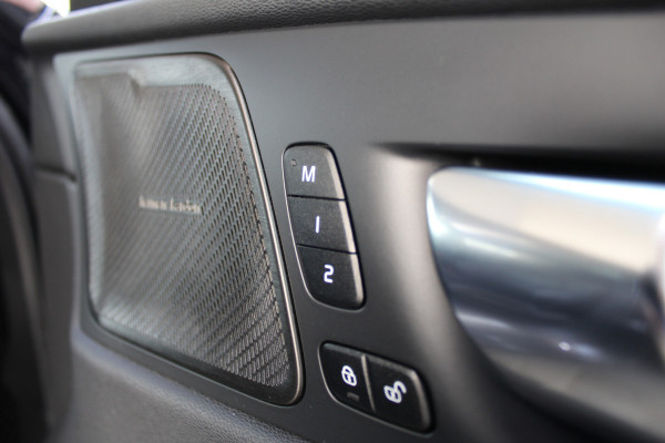 Volvo XC60 2.0 T8 Plug-in hybrid AWD Plus Black Edition Elek. Trekhaak | 360 Camera | Panorama dak | Getint glas