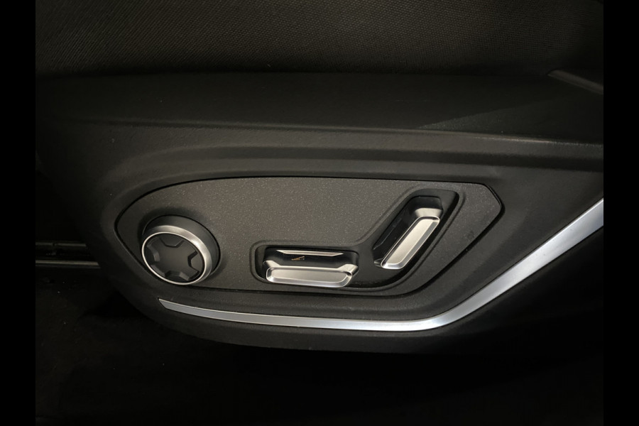 Lynk & Co 01 1.5 Panoramadak / Apple carplay android / 360 Camera / gelaagd glas