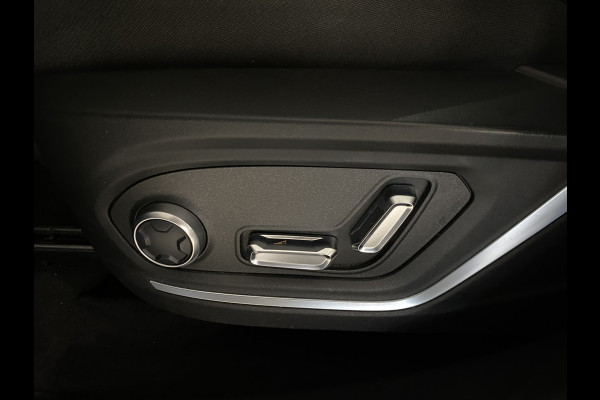 Lynk & Co 01 1.5 Panoramadak / Apple carplay android / 360 Camera / gelaagd glas