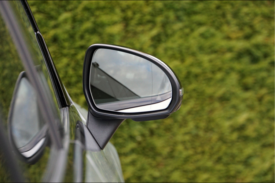 Mercedes-Benz GLC GLC 400 e 4MATIC AMG Line | Burmester Panorama Trekhaak Keyless Digital Winter