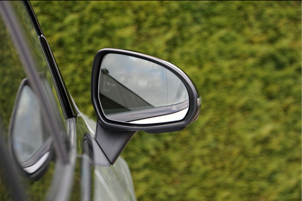 Mercedes-Benz GLC GLC 400 e 4MATIC AMG Line | Burmester Panorama Trekhaak Keyless Digital Winter