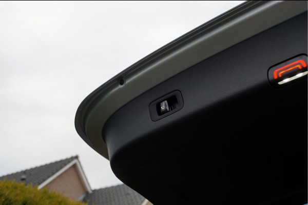 Mercedes-Benz GLC GLC 400 e 4MATIC AMG Line | Burmester Panorama Trekhaak Keyless Digital Winter