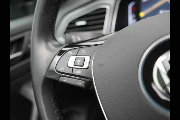 Volkswagen T-Roc Cabrio 1.5 TSI 2 x R-Line 150pk DSG Dealer O.H | Valcona Lederen Sportstoelen | Adaptive Cruise | Trekhaak Afn. | Beats Audio | IQ Drive | 19"L.M | Camera | Stuurverwarming |  Keyless | Matrix LED |