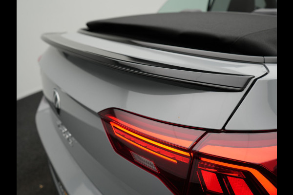 Volkswagen T-Roc Cabrio 1.5 TSI 2 x R-Line 150pk DSG Dealer O.H | Valcona Lederen Sportstoelen | Adaptive Cruise | Trekhaak Afn. | Beats Audio | IQ Drive | 19"L.M | Camera | Stuurverwarming |  Keyless | Matrix LED |