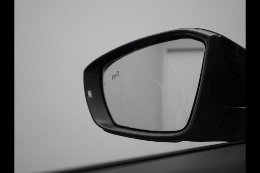 Volkswagen T-Roc Cabrio 1.5 TSI 2 x R-Line 150pk DSG Dealer O.H | Valcona Lederen Sportstoelen | Adaptive Cruise | Trekhaak Afn. | Beats Audio | IQ Drive | 19"L.M | Camera | Stuurverwarming |  Keyless | Matrix LED |