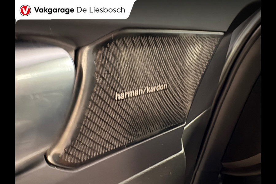 Volvo XC40 1.5 T4 Plug-in hybrid Plus Dark / Harman-Kardon / pilot assist / camera / stuur en stoel verwarming