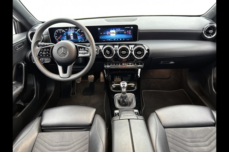 Mercedes-Benz A-Klasse 200 Premium Plus AANBIEDING! (Dealer Onderhouden, Navi, StoelV, Lane Assist, Parkeersensoren, Etc)