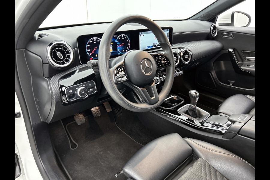 Mercedes-Benz A-Klasse 200 Premium Plus AANBIEDING! (Dealer Onderhouden, Navi, StoelV, Lane Assist, Parkeersensoren, Etc)