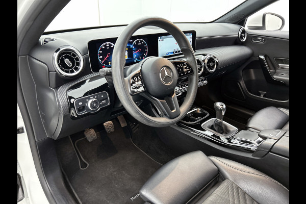 Mercedes-Benz A-Klasse 200 Premium Plus AANBIEDING! (Dealer Onderhouden, Navi, StoelV, Lane Assist, Parkeersensoren, Etc)