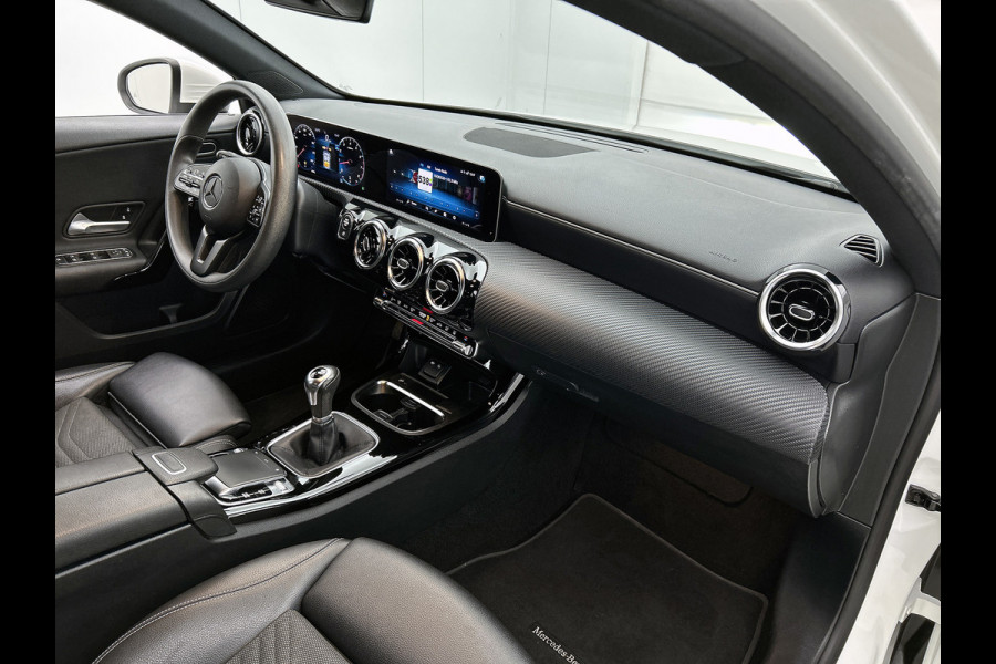 Mercedes-Benz A-Klasse 200 Premium Plus AANBIEDING! (Dealer Onderhouden, Navi, StoelV, Lane Assist, Parkeersensoren, Etc)