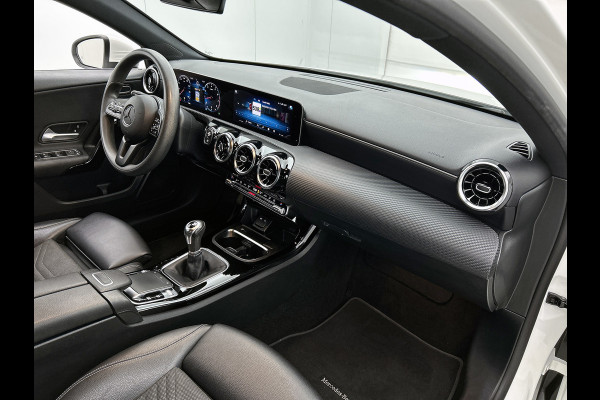 Mercedes-Benz A-Klasse 200 Premium Plus AANBIEDING! (Dealer Onderhouden, Navi, StoelV, Lane Assist, Parkeersensoren, Etc)