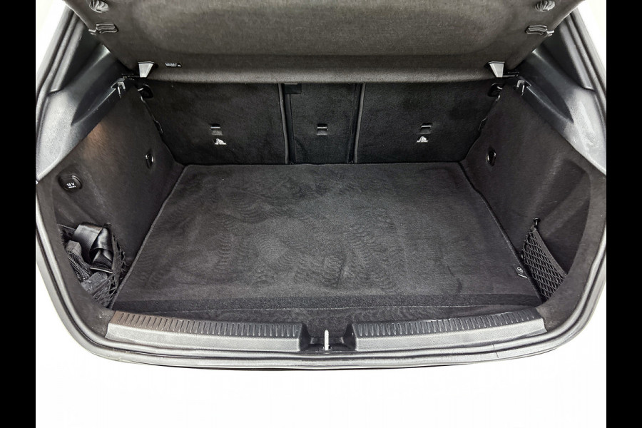Mercedes-Benz A-Klasse 200 Premium Plus AANBIEDING! (Dealer Onderhouden, Navi, StoelV, Lane Assist, Parkeersensoren, Etc)