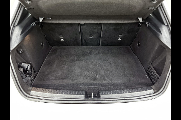 Mercedes-Benz A-Klasse 200 Premium Plus AANBIEDING! (Dealer Onderhouden, Navi, StoelV, Lane Assist, Parkeersensoren, Etc)