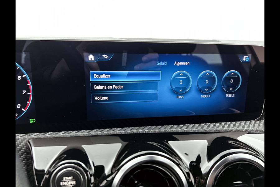 Mercedes-Benz A-Klasse 200 Premium Plus AANBIEDING! (Dealer Onderhouden, Navi, StoelV, Lane Assist, Parkeersensoren, Etc)