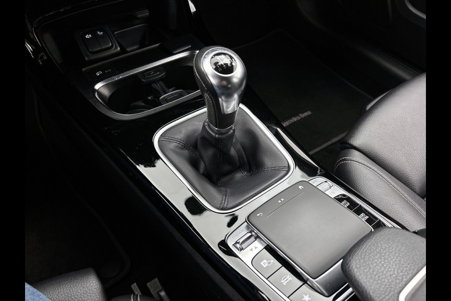 Mercedes-Benz A-Klasse 200 Premium Plus AANBIEDING! (Dealer Onderhouden, Navi, StoelV, Lane Assist, Parkeersensoren, Etc)