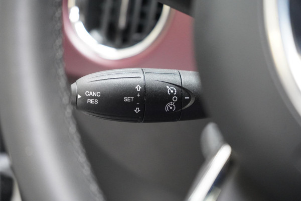 Fiat 500C 1.0 Hybrid Star | Navigatie | Apple Carplay | Climate control | Parkeersensoren | Half leder