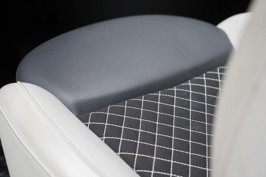 Fiat 500C 1.0 Hybrid Star | Navigatie | Apple Carplay | Climate control | Parkeersensoren | Half leder