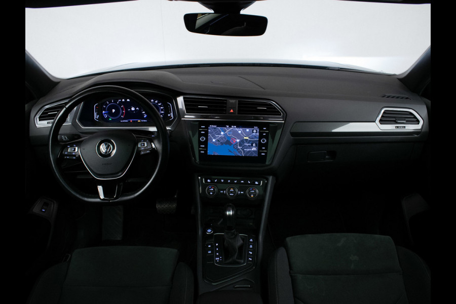 Volkswagen Tiguan Allspace 1.5 TSI Highline Business R 7p. (APPLECAR PLAY,PANORAMADAK,CAMERA,ALCANTARA,STOELVERWARMING,3DVIEW,LED)