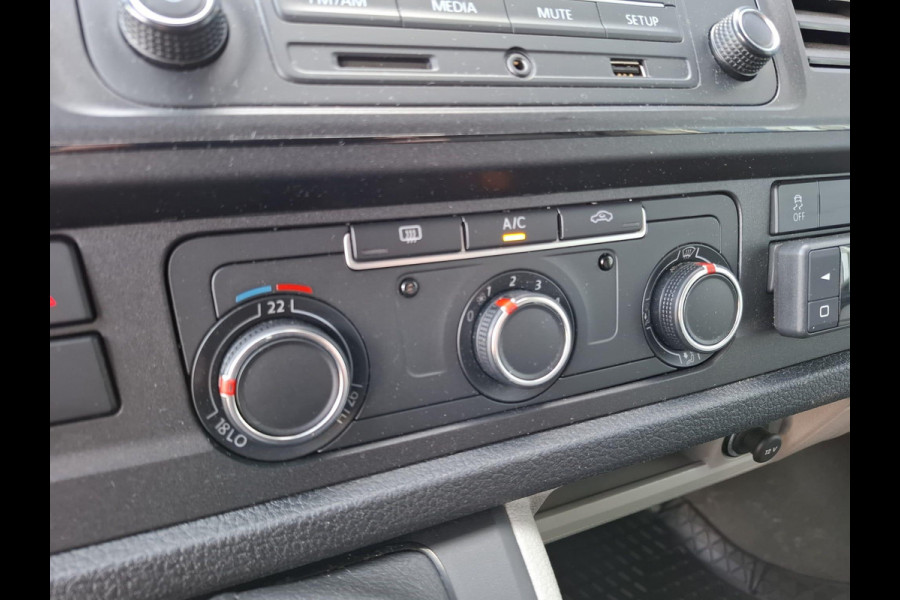 Volkswagen Transporter 2.0 TDI L1H1 Highline AIRCO / TREKHAAK / 3 ZITS / EURO 6 / N.A.P