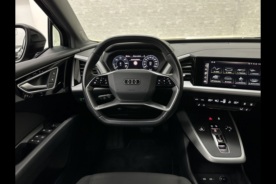 Audi Q4 e-tron 45 Quattro S-Line 77 kWh | ACC | Matrix-LED | Keyless-Entry | Standkachel | Carplay | Lane Assist | 3-Zone Clima | Stoelverwarming | Getint Glas | Autom. Parkeren | Virtual Cockpit |