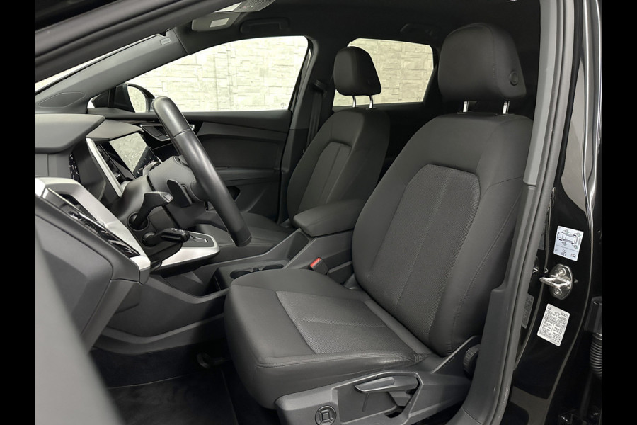 Audi Q4 e-tron 45 Quattro S-Line 77 kWh | ACC | Matrix-LED | Keyless-Entry | Standkachel | Carplay | Lane Assist | 3-Zone Clima | Stoelverwarming | Getint Glas | Autom. Parkeren | Virtual Cockpit |