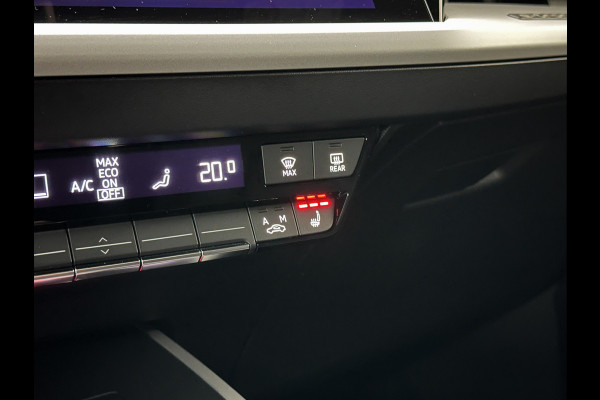 Audi Q4 e-tron 45 Quattro S-Line 77 kWh | ACC | Matrix-LED | Keyless-Entry | Standkachel | Carplay | Lane Assist | 3-Zone Clima | Stoelverwarming | Getint Glas | Autom. Parkeren | Virtual Cockpit |