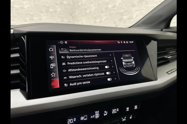 Audi Q4 e-tron 45 Quattro S-Line 77 kWh | ACC | Matrix-LED | Keyless-Entry | Standkachel | Carplay | Lane Assist | 3-Zone Clima | Stoelverwarming | Getint Glas | Autom. Parkeren | Virtual Cockpit |