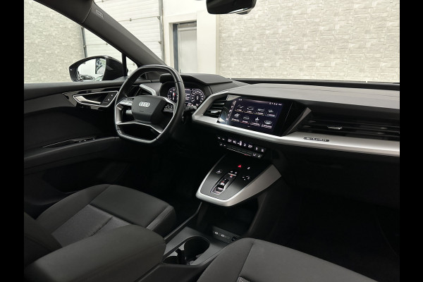 Audi Q4 e-tron 45 Quattro S-Line 77 kWh | ACC | Matrix-LED | Keyless-Entry | Standkachel | Carplay | Lane Assist | 3-Zone Clima | Stoelverwarming | Getint Glas | Autom. Parkeren | Virtual Cockpit |