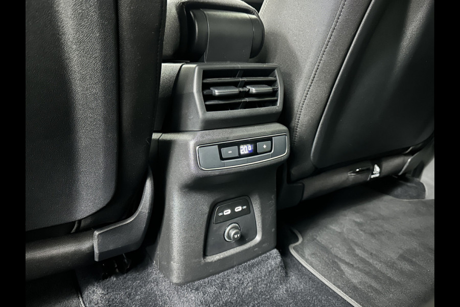 Audi Q4 e-tron 45 Quattro S-Line 77 kWh | ACC | Matrix-LED | Keyless-Entry | Standkachel | Carplay | Lane Assist | 3-Zone Clima | Stoelverwarming | Getint Glas | Autom. Parkeren | Virtual Cockpit |