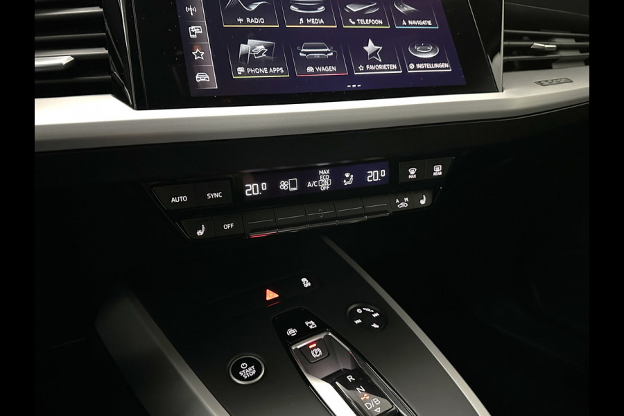 Audi Q4 e-tron 45 Quattro S-Line 77 kWh | ACC | Matrix-LED | Keyless-Entry | Standkachel | Carplay | Lane Assist | 3-Zone Clima | Stoelverwarming | Getint Glas | Autom. Parkeren | Virtual Cockpit |