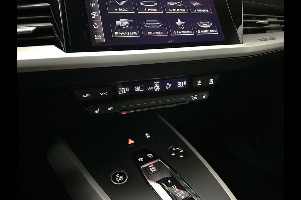 Audi Q4 e-tron 45 Quattro S-Line 77 kWh | ACC | Matrix-LED | Keyless-Entry | Standkachel | Carplay | Lane Assist | 3-Zone Clima | Stoelverwarming | Getint Glas | Autom. Parkeren | Virtual Cockpit |