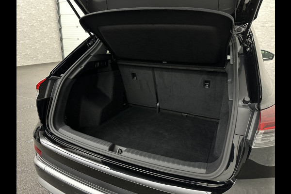 Audi Q4 e-tron 45 Quattro S-Line 77 kWh | ACC | Matrix-LED | Keyless-Entry | Standkachel | Carplay | Lane Assist | 3-Zone Clima | Stoelverwarming | Getint Glas | Autom. Parkeren | Virtual Cockpit |