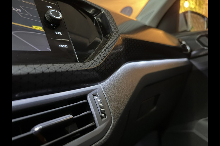 Volkswagen T-Cross 1.0 TSI R-Line Garantie Carplay Blindspot Camera ACC Virtueel Dash Navi Clima Keyless Led Dab Rijklaar