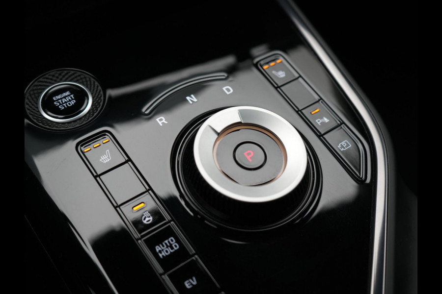 Kia Niro 1.6 GDi DynamicLine PHEV 182pk Dealer O.H. | Trekhaak Afn. | Adaptive Cruise | Camera | Sportstoelen & Stuur Verwarmd | Keyless | Blis | Apple Carplay | Sfeerverlichting | Navigatie | Virtual | DAB | Plug In Hybrid |