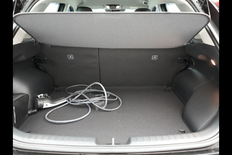 Kia Niro 1.6 GDi DynamicLine PHEV 182pk Dealer O.H. | Trekhaak Afn. | Adaptive Cruise | Camera | Sportstoelen & Stuur Verwarmd | Keyless | Blis | Apple Carplay | Sfeerverlichting | Navigatie | Virtual | DAB | Plug In Hybrid |