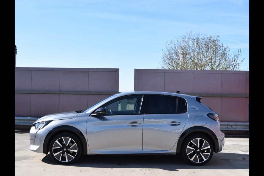 Peugeot e-208 EV GT Pack 50 kWh SOH 94% | CAMERA MET SENSOREN | NAVI & CARPLAY | E.C.C. |